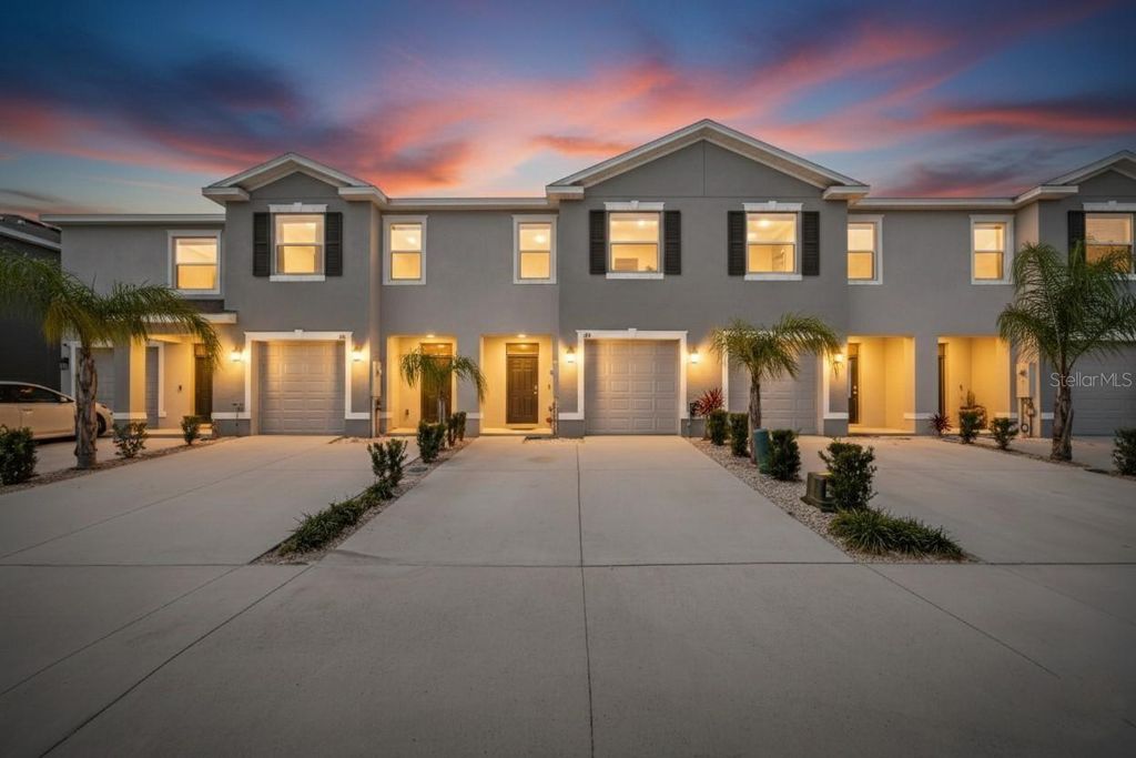 Image 1 of property listing at 188 MANGROVE SHADE CIRCLE, Apollo Beach, FL 33572