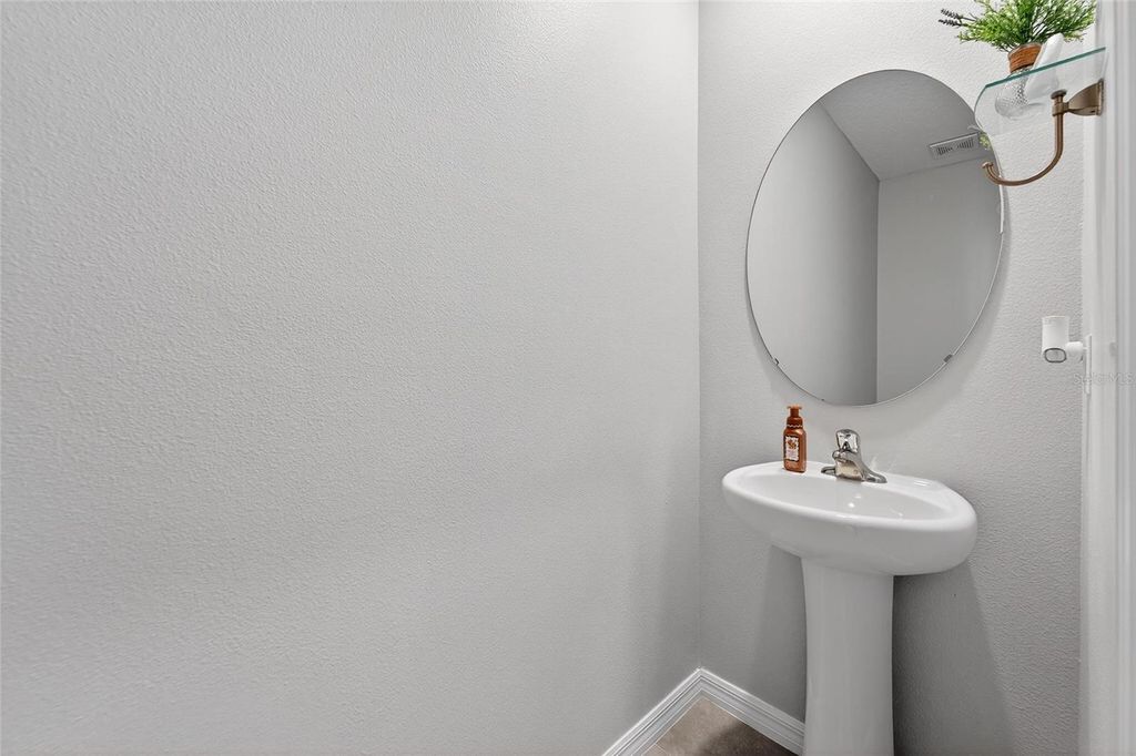 Image 14 of property listing at 188 MANGROVE SHADE CIRCLE, Apollo Beach, FL 33572