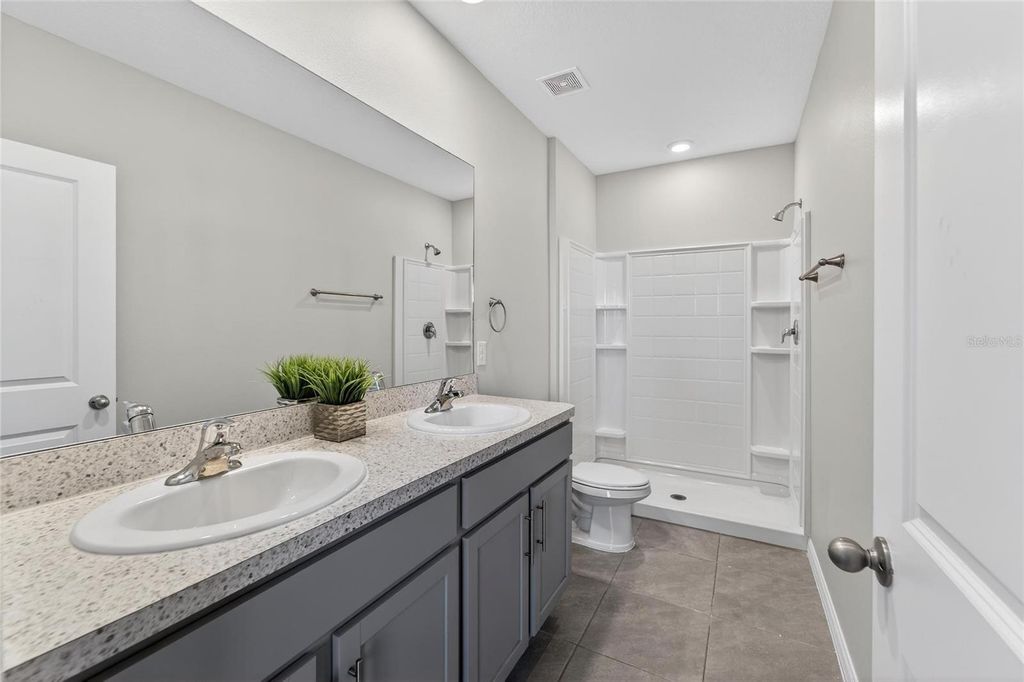 Image 32 of property listing at 188 MANGROVE SHADE CIRCLE, Apollo Beach, FL 33572