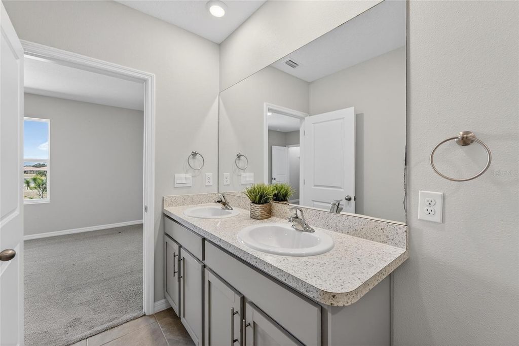 Image 34 of property listing at 188 MANGROVE SHADE CIRCLE, Apollo Beach, FL 33572