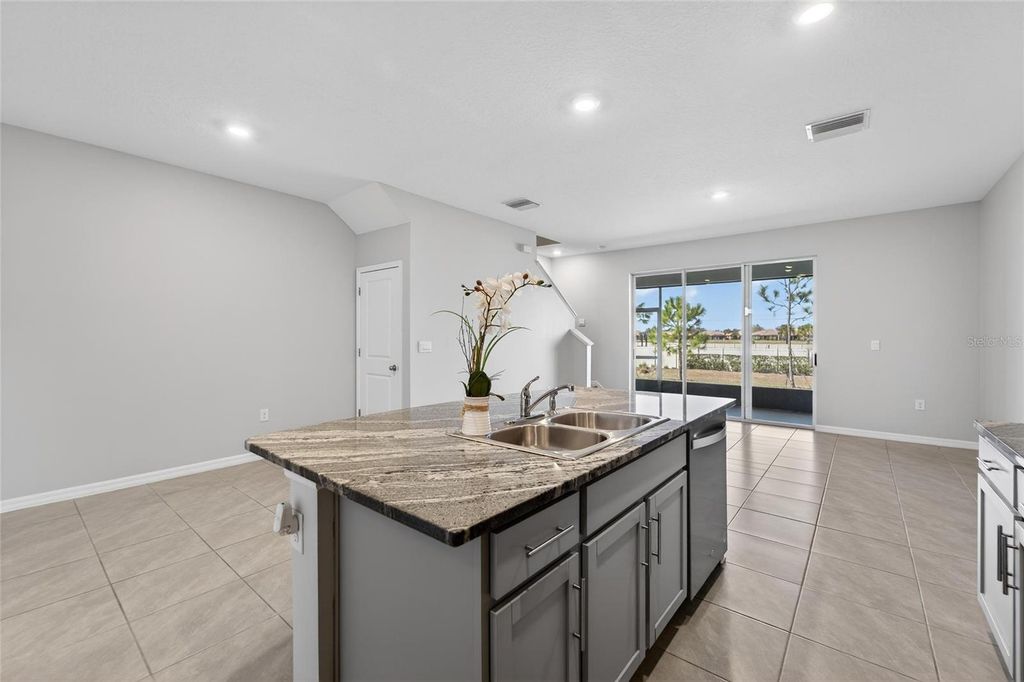 Image 8 of property listing at 188 MANGROVE SHADE CIRCLE, Apollo Beach, FL 33572