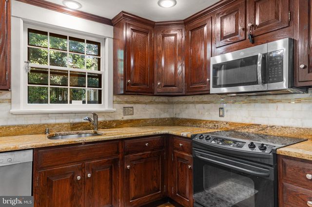 110 PARTREE RD, Cherry Hill, NJ 08003