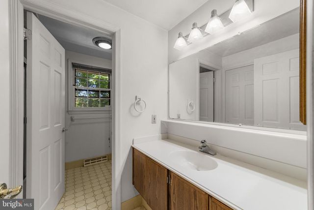 110 PARTREE RD, Cherry Hill, NJ 08003