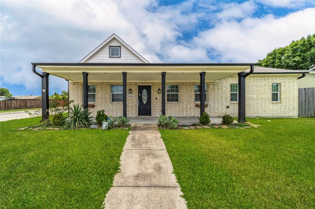 8306 Chesham Drive, Rowlett, TX 75088
