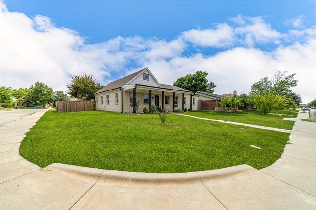8306 Chesham Drive, Rowlett, TX 75088