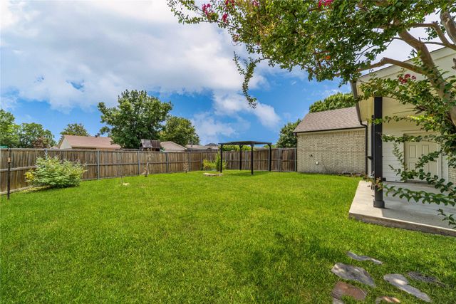 8306 Chesham Drive, Rowlett, TX 75088