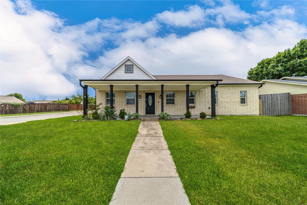 8306 Chesham Drive, Rowlett, TX 75088