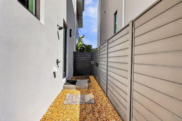 336 Balboa Street, Hollywood, FL 33019