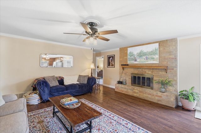 217 E Louella Drive, Hurst, TX 76054