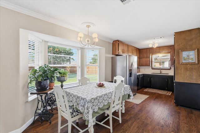 217 E Louella Drive, Hurst, TX 76054