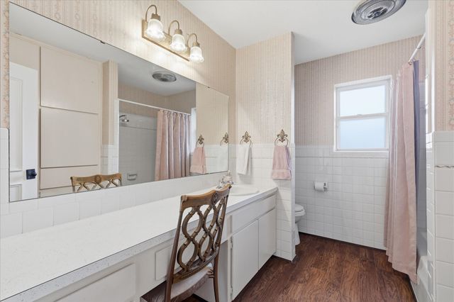 217 E Louella Drive, Hurst, TX 76054