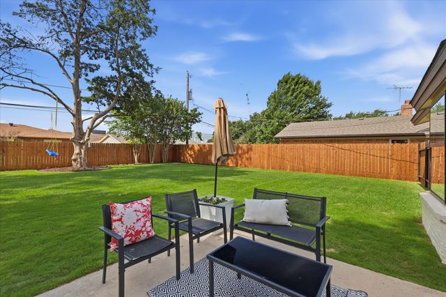 217 E Louella Drive, Hurst, TX 76054