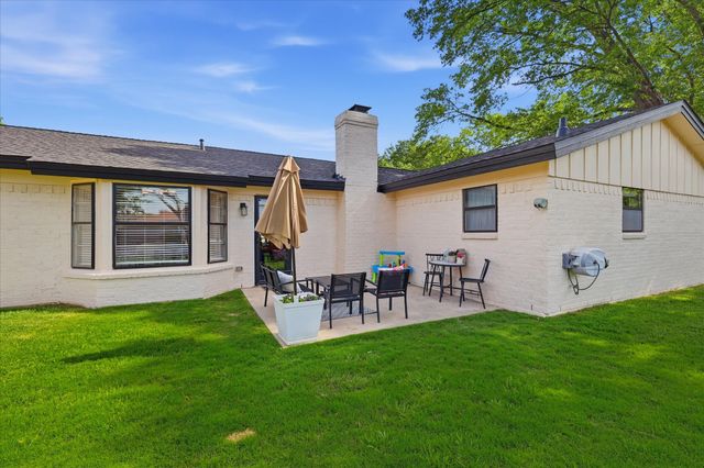 217 E Louella Drive, Hurst, TX 76054