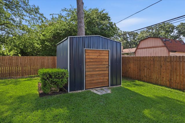 217 E Louella Drive, Hurst, TX 76054