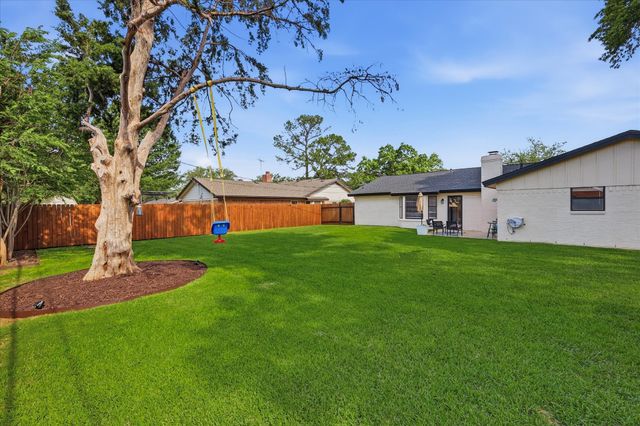217 E Louella Drive, Hurst, TX 76054