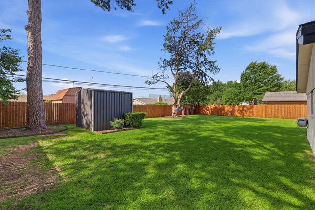 217 E Louella Drive, Hurst, TX 76054