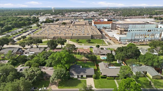 217 E Louella Drive, Hurst, TX 76054