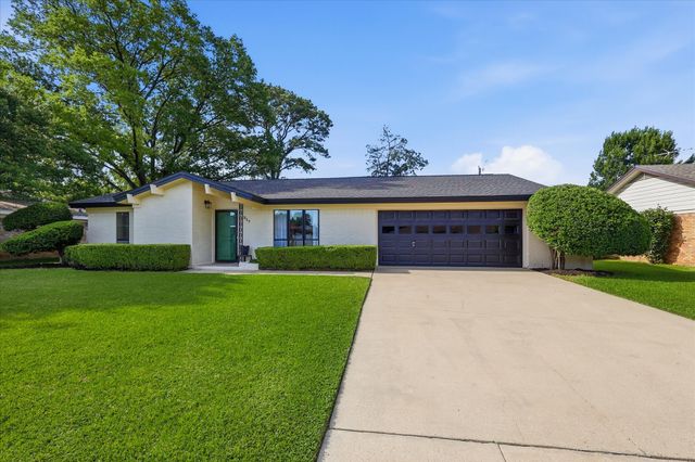 217 E Louella Drive, Hurst, TX 76054
