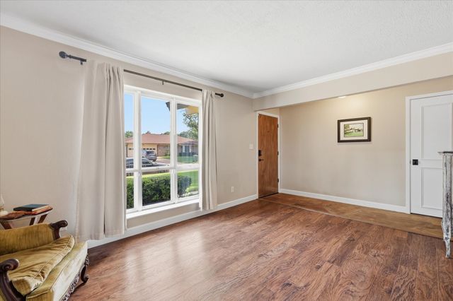 217 E Louella Drive, Hurst, TX 76054