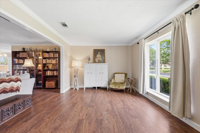 217 E Louella Drive, Hurst, TX 76054