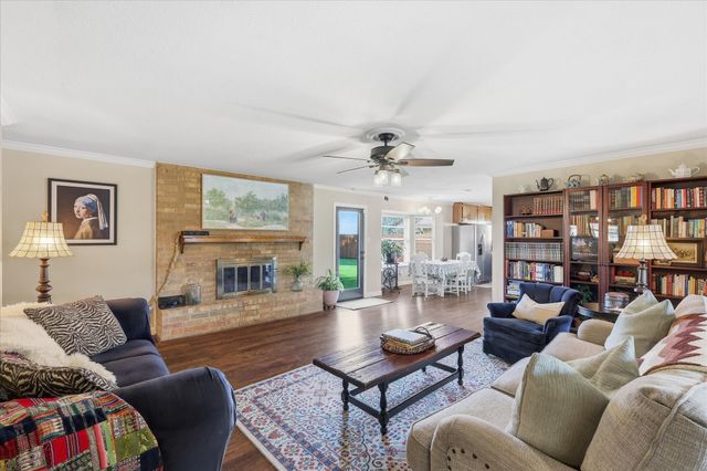 217 E Louella Drive, Hurst, TX 76054