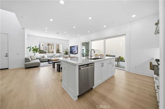 27516 Golden Currant Place, Valencia, CA 91381