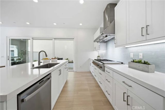 27516 Golden Currant Place, Valencia, CA 91381