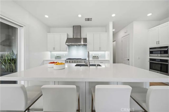 27516 Golden Currant Place, Valencia, CA 91381