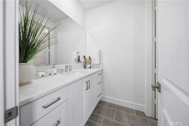 27516 Golden Currant Place, Valencia, CA 91381