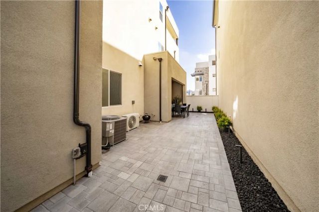 27516 Golden Currant Place, Valencia, CA 91381