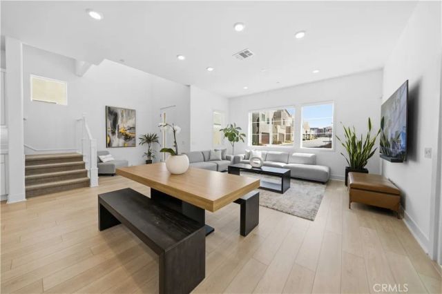 27516 Golden Currant Place, Valencia, CA 91381