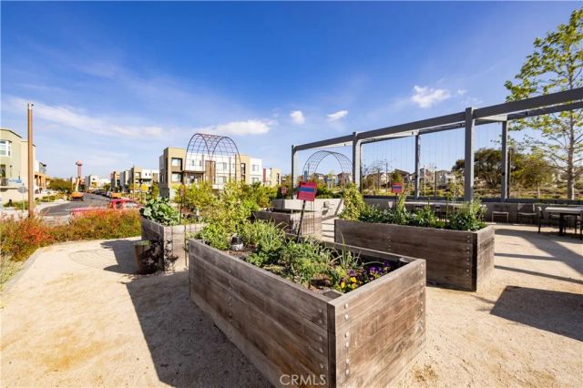 27516 Golden Currant Place, Valencia, CA 91381