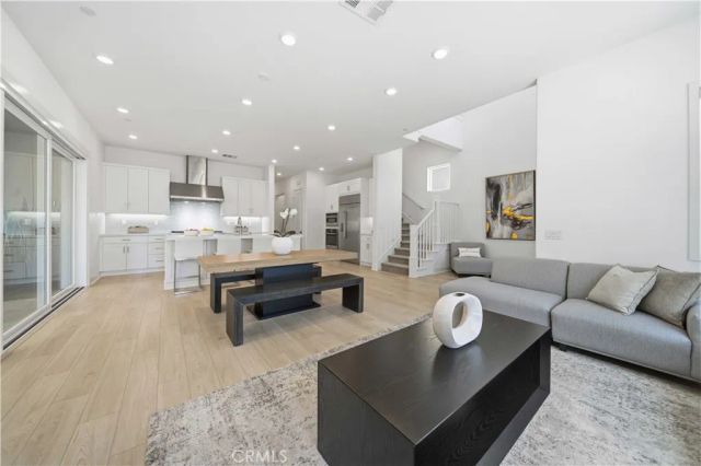 27516 Golden Currant Place, Valencia, CA 91381