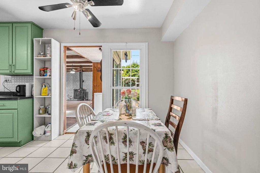 Image 10 of property listing at 2914 STONYBROOK DR, Bowie, MD 20715