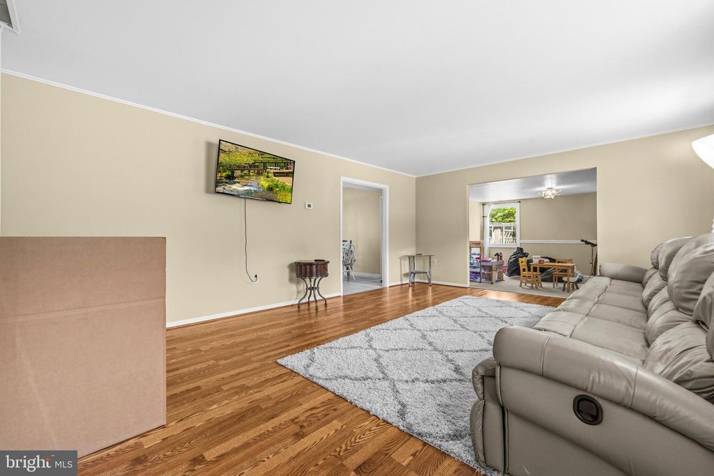 Image 3 of property listing at 2914 STONYBROOK DR, Bowie, MD 20715