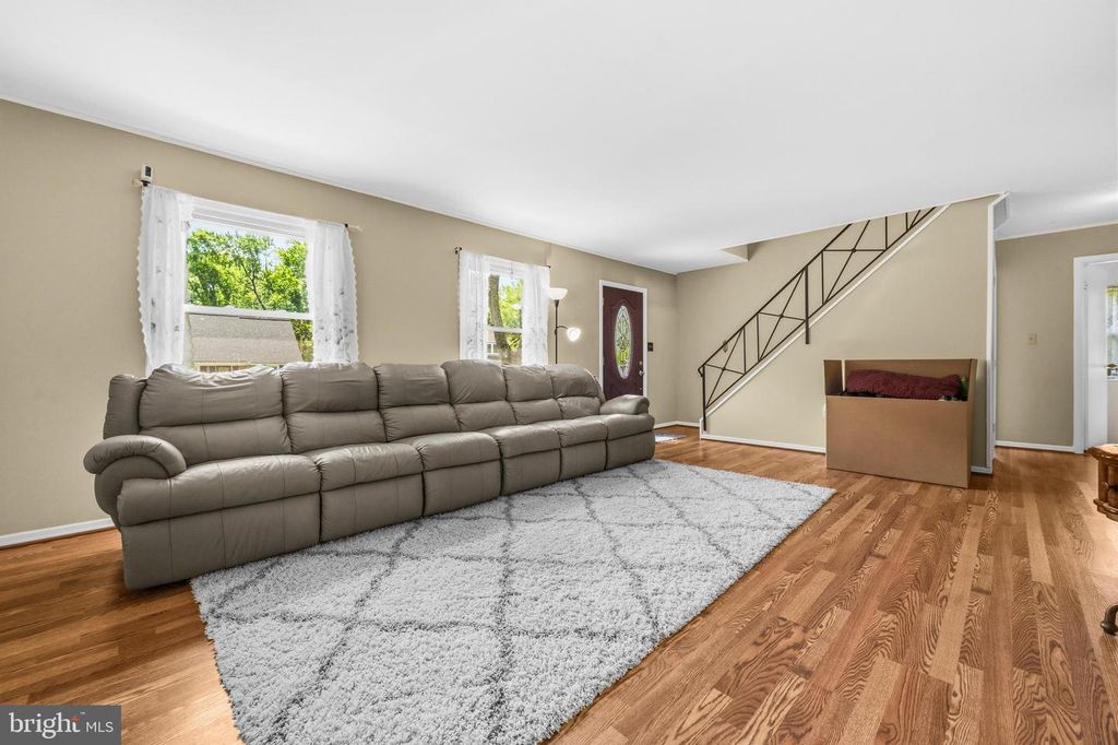 Image 4 of property listing at 2914 STONYBROOK DR, Bowie, MD 20715