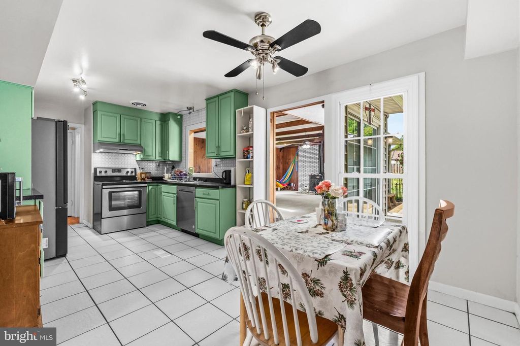 Image 6 of property listing at 2914 STONYBROOK DR, Bowie, MD 20715