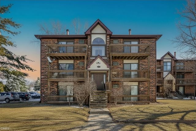 431 Berkshire Drive 32, Crystal Lake, IL 60014