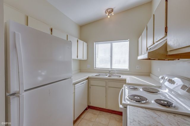 431 Berkshire Drive 32, Crystal Lake, IL 60014