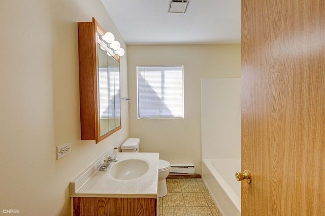 431 Berkshire Drive 32, Crystal Lake, IL 60014