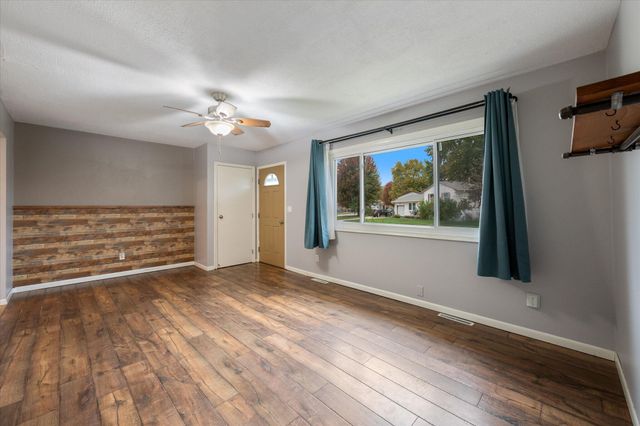 69 WENWOOD Circle, Council Bluffs, IA 51503