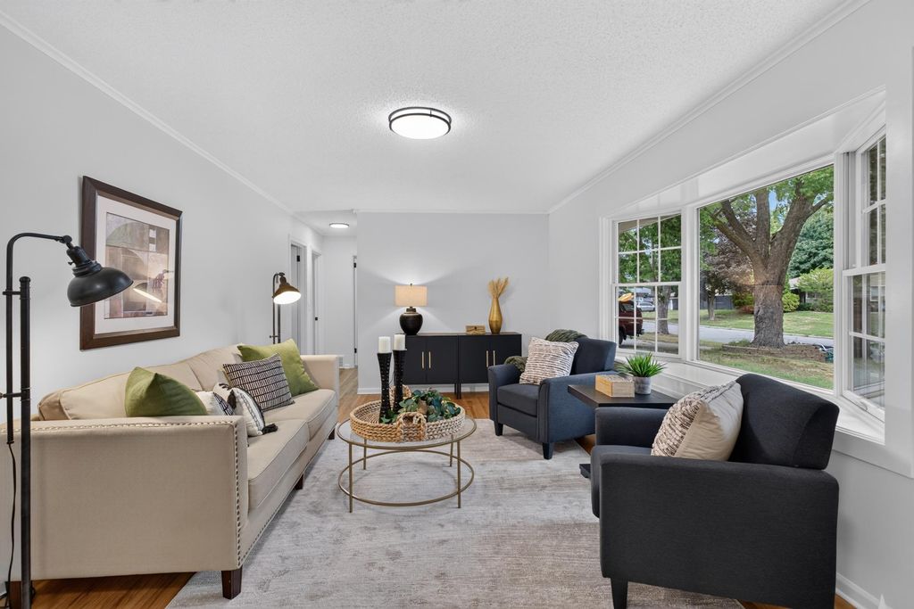 1925 W 92nd Street, Bloomington, MN 55431 — exterior
