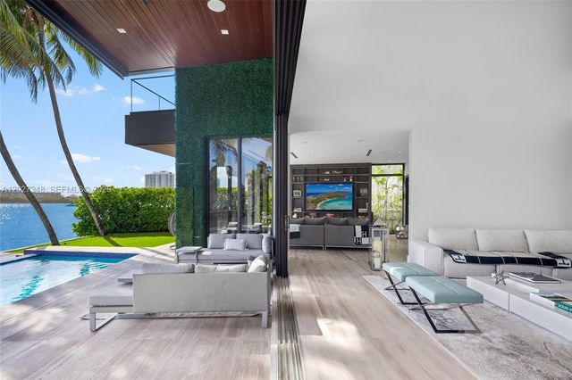 16470 NE 30th Ave, North Miami Beach, FL 33160
