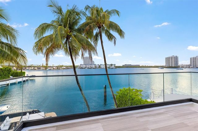16470 NE 30th Ave, North Miami Beach, FL 33160