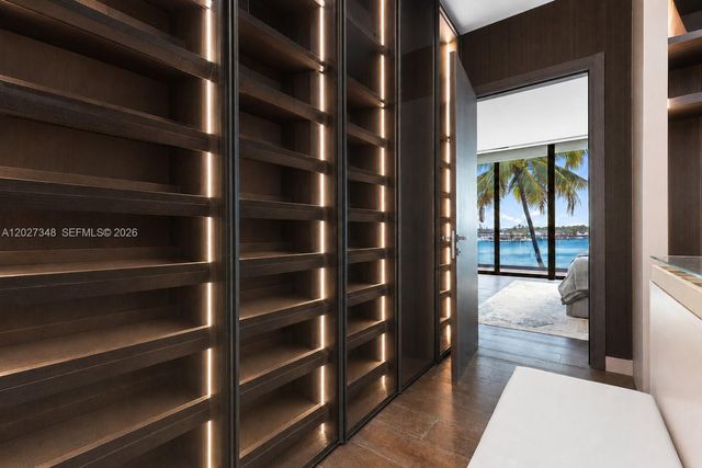 16470 NE 30th Ave, North Miami Beach, FL 33160