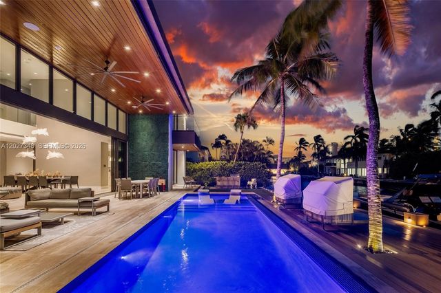 16470 NE 30th Ave, North Miami Beach, FL 33160