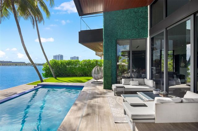 16470 NE 30th Ave, North Miami Beach, FL 33160