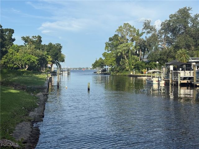 1845 Marina CIR, North Fort Myers, FL 33903
