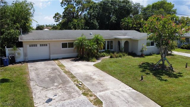 1845 Marina CIR, North Fort Myers, FL 33903