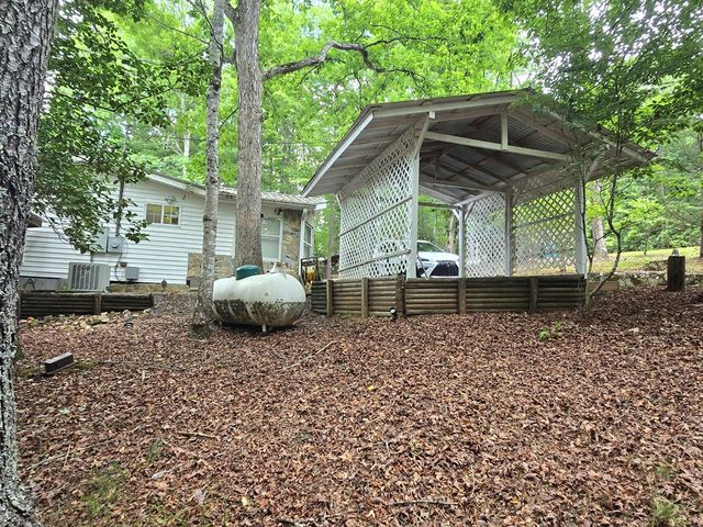 64 Green Oak Road, Warne, NC 28909